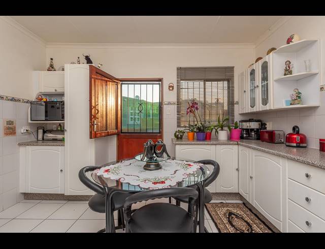3 BEDROOM HOUSE FOR SALE IN WINCHESTER HILLS